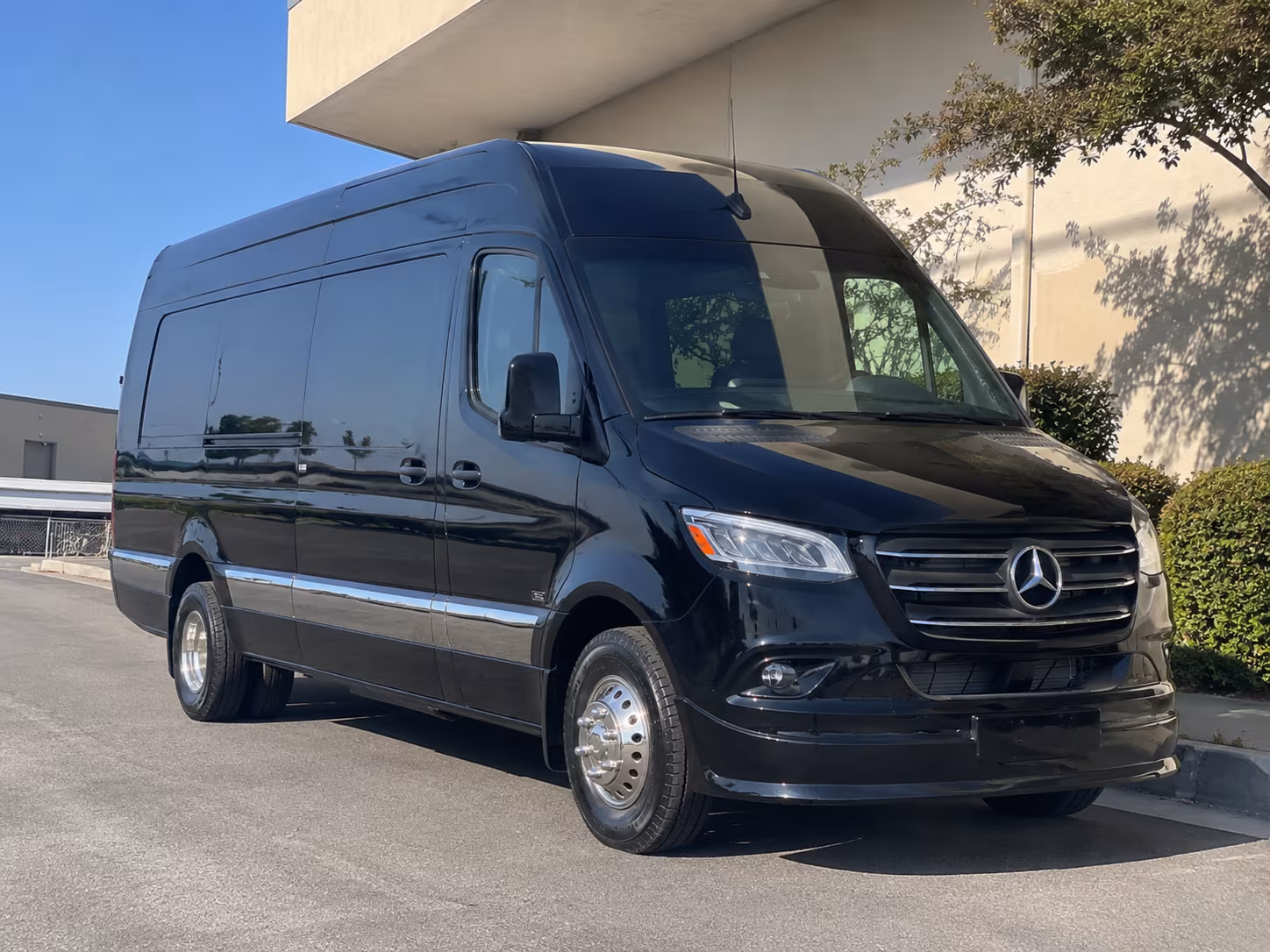 Las Vegas Airport Shuttle & Transportation party bus exterior